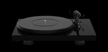 Afbeelding in Gallery-weergave laden, Platenspeler Pro-Ject Debut Carbon EVO Turntable HifiManiacs High Gloss Black
