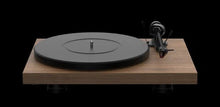 Afbeelding in Gallery-weergave laden, Platenspeler Pro-Ject Debut Carbon EVO Turntable HifiManiacs Walnut
